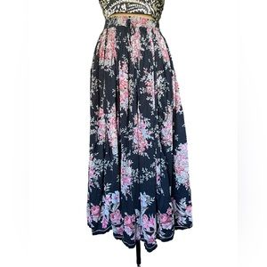 Cotton flower 🌺 flowy skirt with elastic waist and tie as well